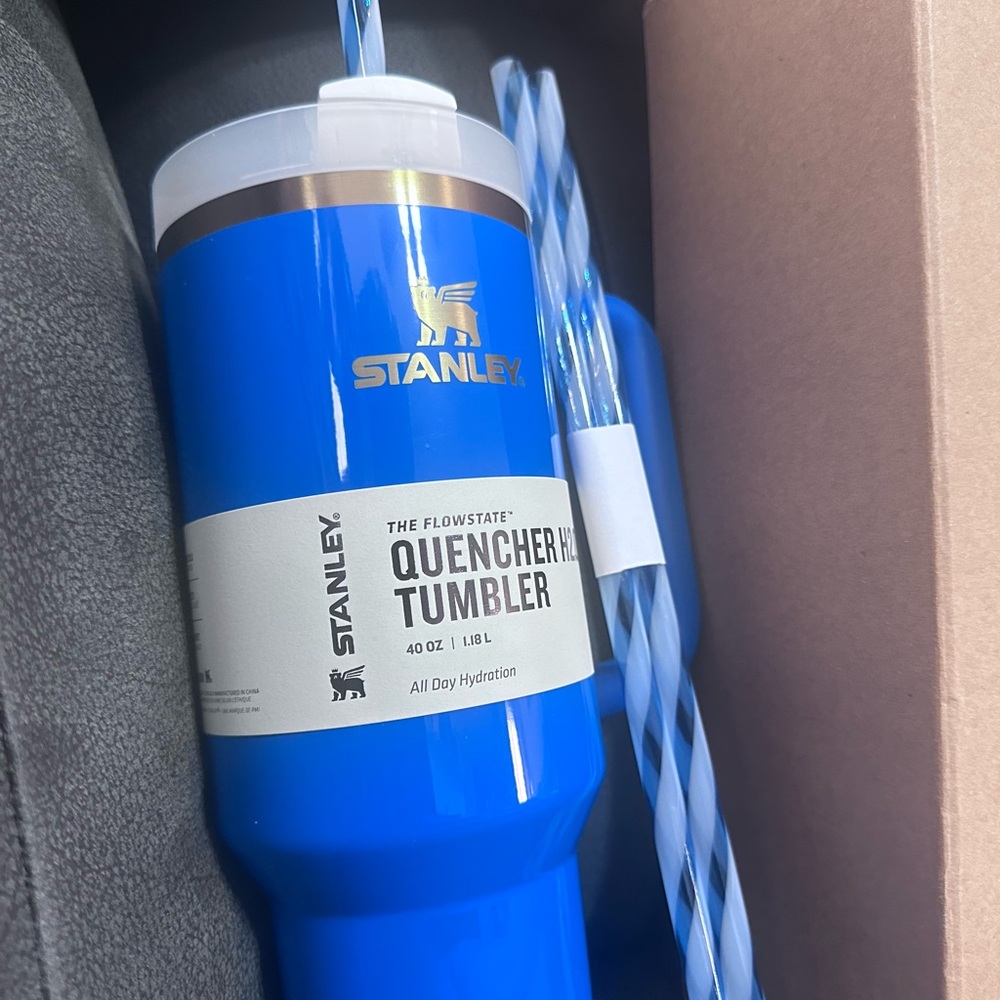 Stanley Vibrant Blue FlowState Tumbler